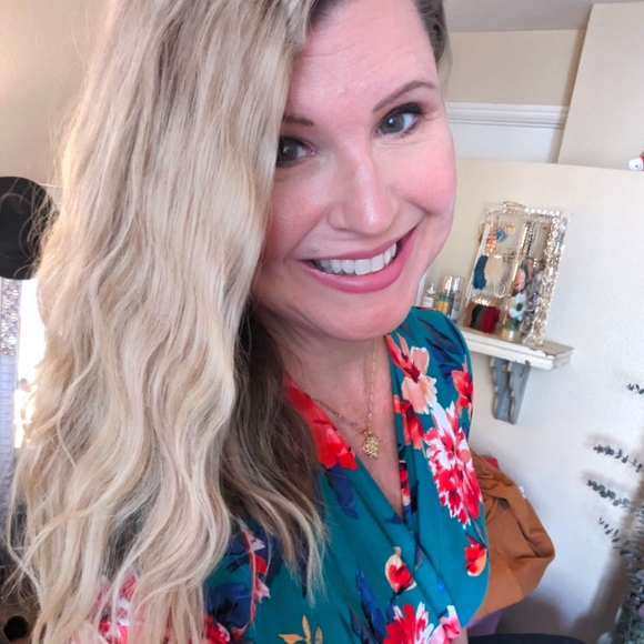 Meet your Posher, September - Picture 1 of 5